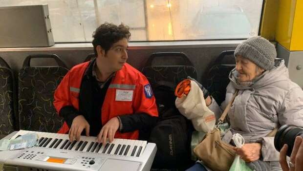 «Не стреляйте в пианиста, от доит, как умеет!»: Pianoбой стал первым украинским артистом, официально сменившим профессию