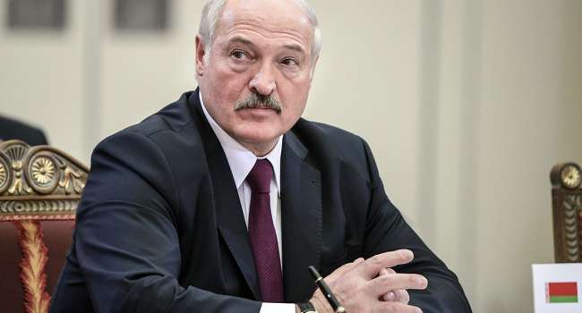 Лукашенко возмущен позицией Кремля: «Да они сами с США в засос пытаются поцеловаться» Лукашенко возмущен позицией Кремля: «Да они сами с США в засос пытаются поцеловаться»