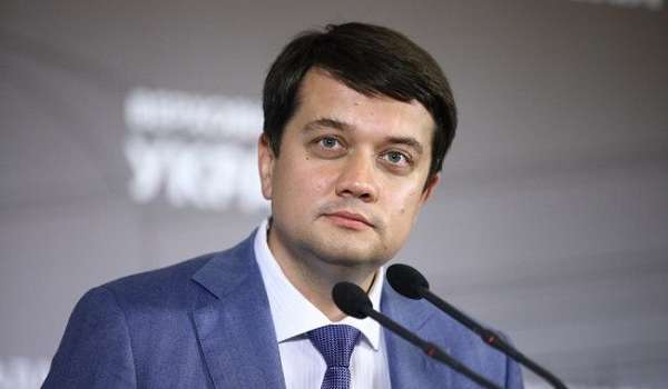 Разумков высказался о необходимом размере зарплаты чиновников Разумков высказался о необходимом размере зарплаты чиновников