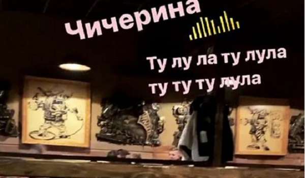 Шел шестой год войны: в киевском пабе посетителям крутят песни сторонницы «ДНР» Чичериной