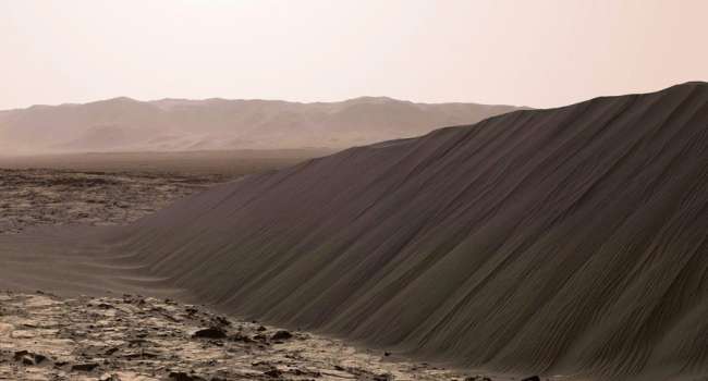 Абсолютно уникальное явление: специалисты НАСА показали песчаные дюны на Марсе