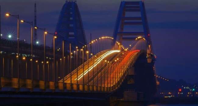 «НЛО летают, даже два»: очевидцы рассказали об огненных шарах над Крымским мостом