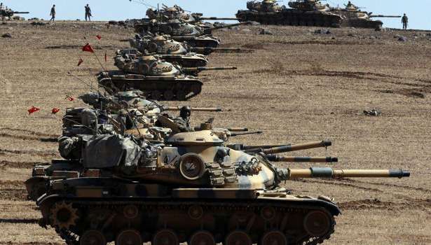 «Терпение лопнуло»: Анкара перебросила в Идлиб сотни танков, бронемашин и другого вооружения 