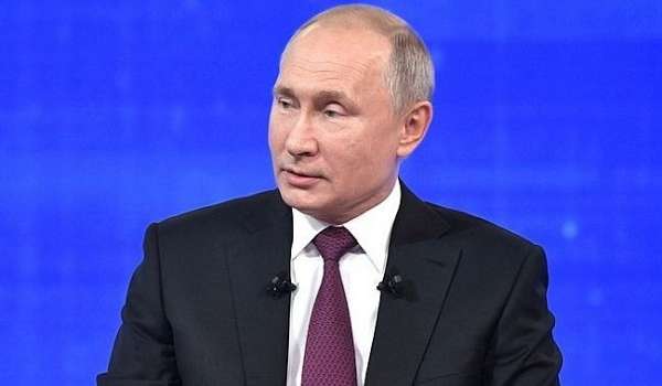 Орешкин указал на причину смягчения Путиным политики по Украине 