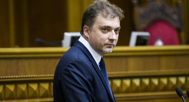 Министр обороны Загороднюк не выдержал вопроса о своей связи с Коломойским, поэтому просто сбежал, – политолог