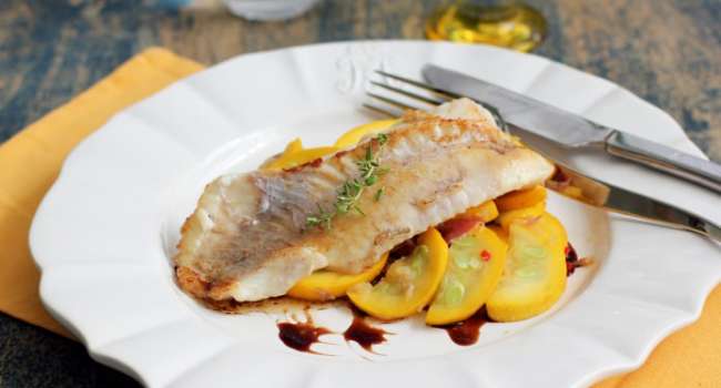 Рецепт дня: рыба с овощами в духовке