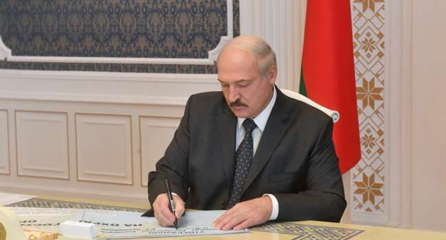 «В известной степени импровизирует»: политолог прокомментировал антироссийскую риторику Лукашенко