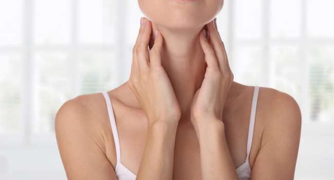 На сбои в работе щитовидной железы может указывать целый ряд симптомов