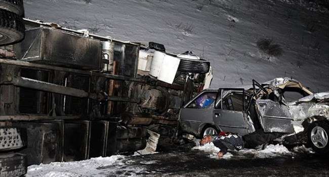 Более 100 машин: в Канаде произошла самая масштабная авария за несколько лет