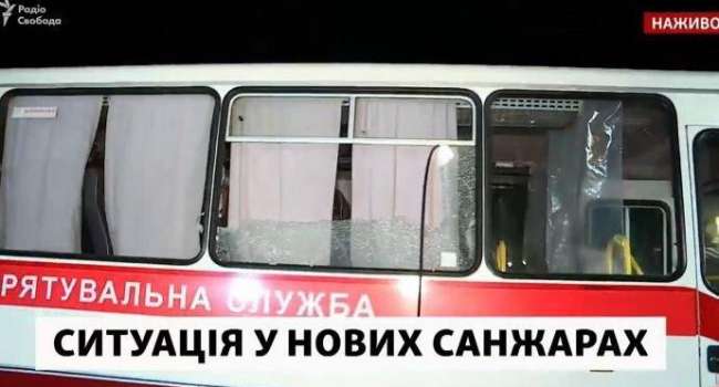 В сети опубликовали фото побитых автобусов, на которых везли украинцев из Уханя