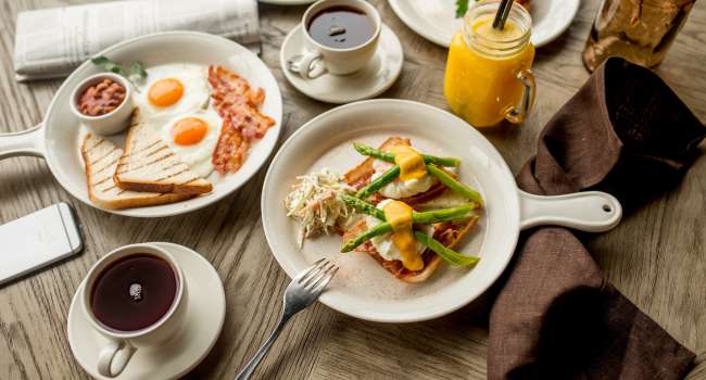 Пациентам с ожирением: ученые рассказали о необходимости плотно завтракать