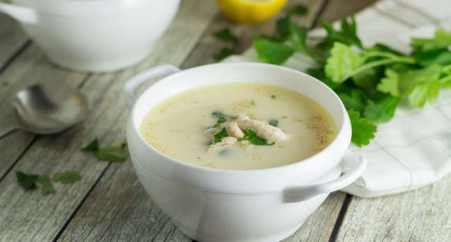 Средиземноморская кухня: рецепт деликатесного греческого яичного супа