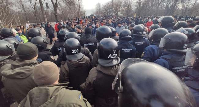 «Бей своих, чтоб чужие боялись»: 23 задержанных во время протеста в Новых Санжарах отпущены из-под стражи