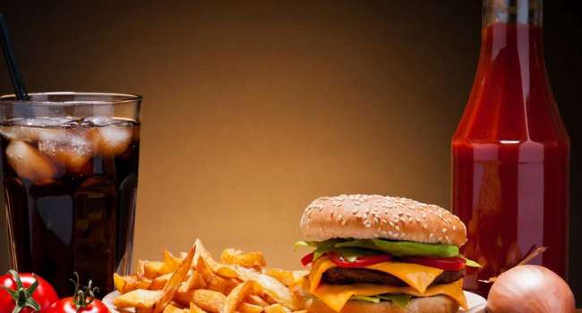 Они повышают холестерин: эксперты рассказали о самых вредных продуктах