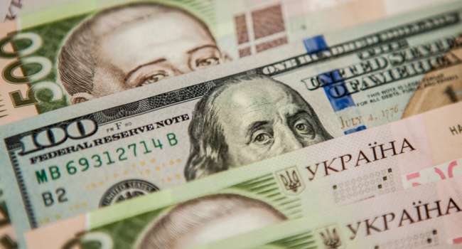 «Девальвационное давление на украинскую валюту сохранится»: Аналитик прогнозирует плавное ослабление гривны