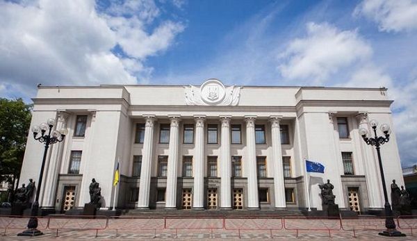 Источники: депутаты Рады на внеочередном заседании могут утвердить трех министров 