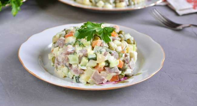 Весенние блюда: оригинальный рецепт витаминного салата «Оливье»