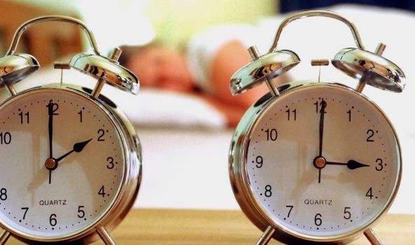 Снова переводим часы: Украина переходит на летнее время