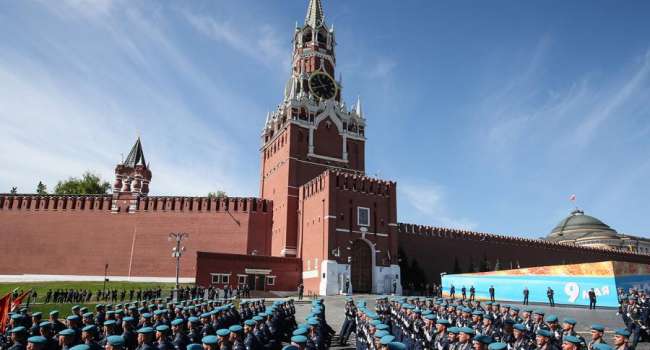 Вятрович: украинская власть должна призвать глав государств не участвовать в параде в Москве 9 мая