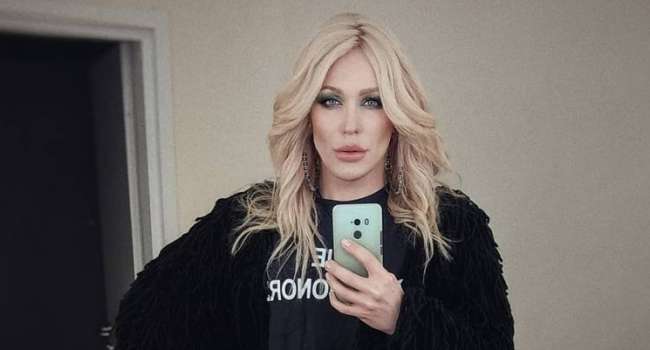 «Без мейка тоже круто, просто по-другому»: Травести-дива Монро показала, как выглядит совершенно без макияжа