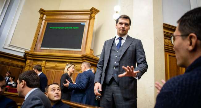 Политолог: Рада может проголосовать за отставку Кабмина Гончарука, после чего оставит министров работать с приставками «и.о.»