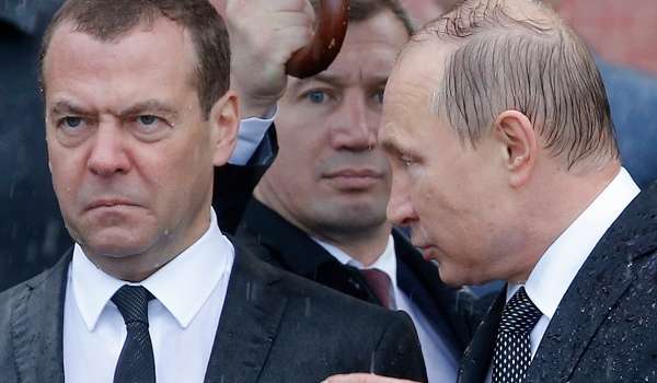 «Алкоголик»: Политолог из России рассказал о причине отставки Медведева 