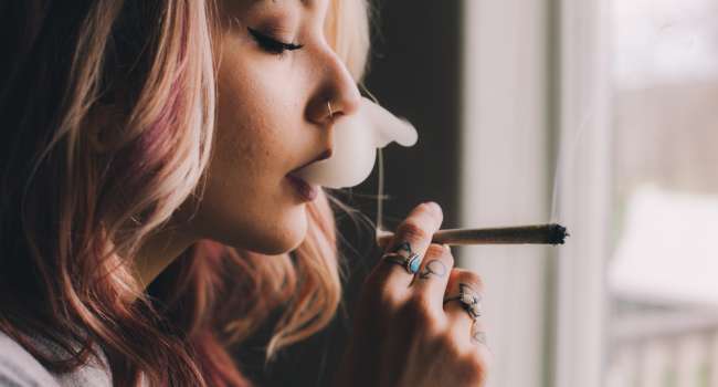 Курение может спровоцировать выкидыш – ученые
