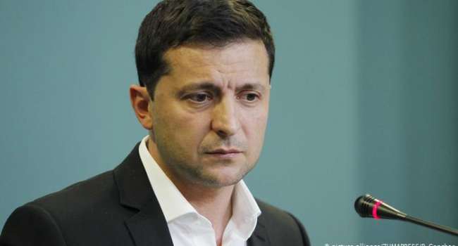 Бобиренко: Зеленский оказался сразу трех растяжках, поэтому земельная реформа таки будет запущена