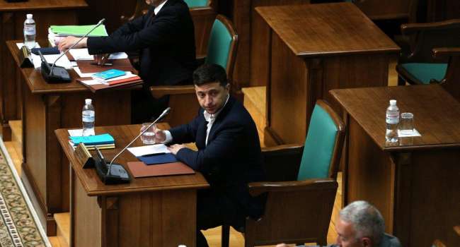 ЗЕ-власть сыплется на глазах: Конституционный суд Украины признал неконституционной судебную реформу Зеленского