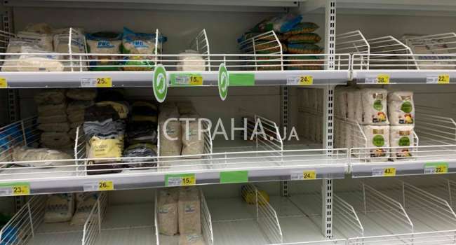 Разобрали горох, муку и гречку: журналисты показали, что происходит в магазинах Украины после объявления карантина из-за коронавируса