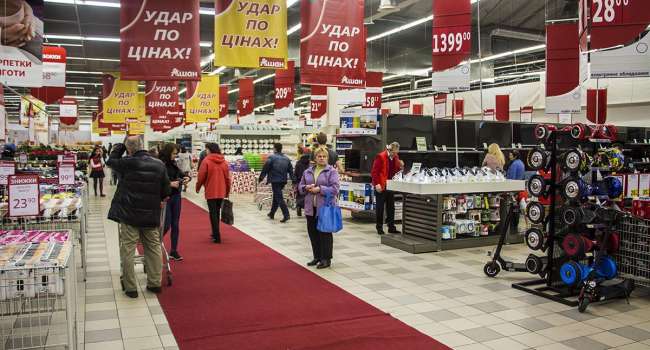 Разобрали горох, муку и гречку: журналисты показали, что происходит в магазинах Украины после объявления карантина из-за коронавируса
