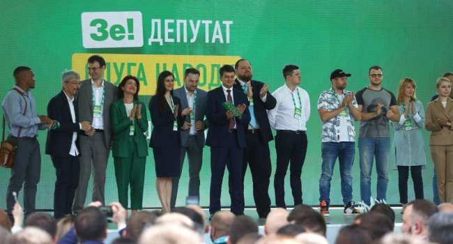 Булавка: Как быстро наступит момент, когда за принадлежность к «слугам народа» можно будет получить в репу? Булавка: Как быстро наступит момент, когда за принадлежность к «слугам народа» можно будет получить в репу?