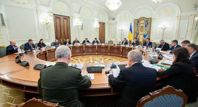 «Борьба с коронавирусом»: В Украине закрывают авиасообщение, иностранцев не будут пускать в страну 