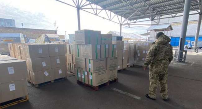 В Борисполе нашли 2,5 тонны масок, готовых к отправке за границу