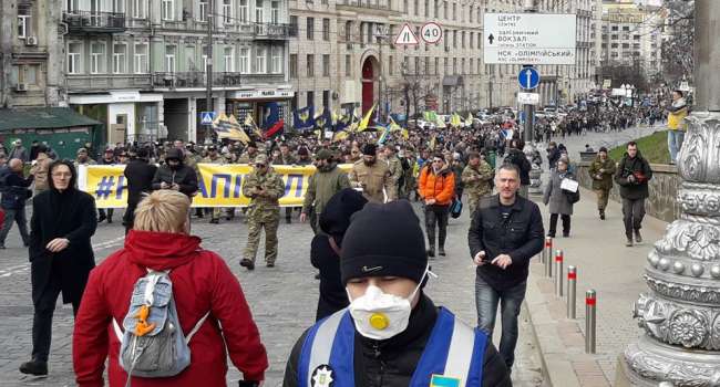 Писатель: после Марша Патриотов, состоявшегося в честь Дня добровольца, на страницах сторонников Зеленского полноценная истерика