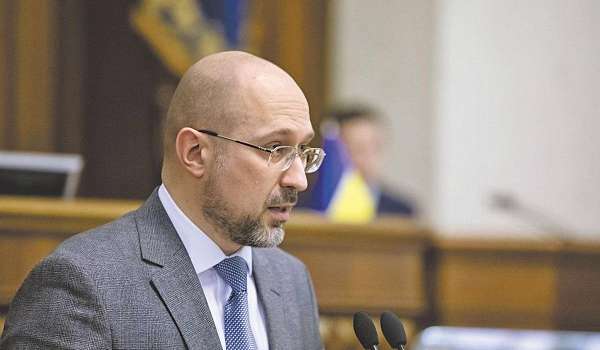 «Совместно минимизировать влияние беды»: Шмыгаль призвал украинцев отказаться от поездок по стране 
