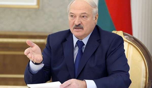 «Вся Россия полыхает от коронавируса»: Лукашенко обвинил Москву в сокрытии информации 