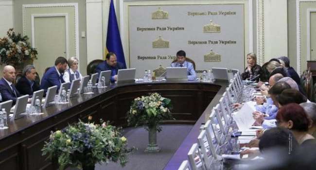 Коронавирус в Раде: ситуация может быть хуже, чем мы ожидали – на коронавирус проверяют ряд депутатов, в том числе Разумкова