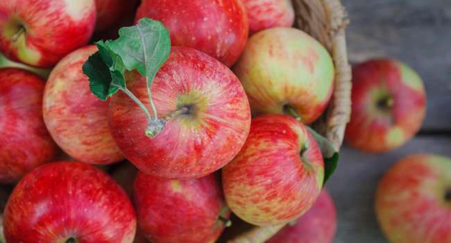 Ученые рассказали об опасности яблок