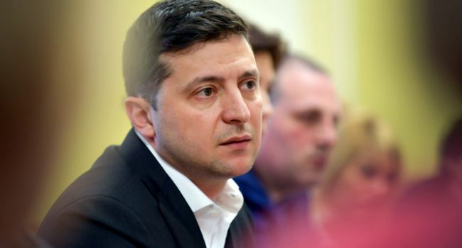 Политолог: перспектива голодных бунтов в начале осени отбила у Зеленского желание вводить ЧП