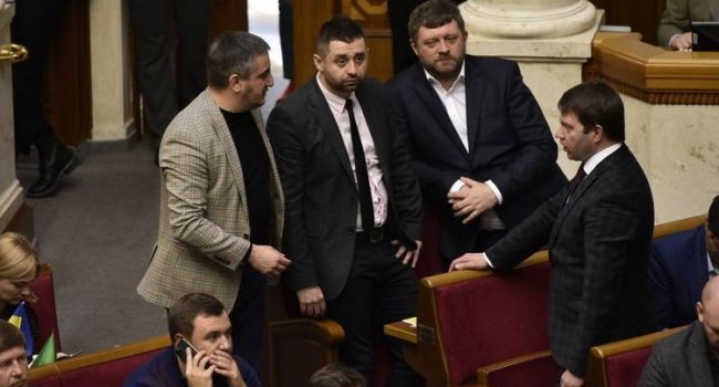 Депутаты боятся идти в ВР, Зеленский лично собирает «слуг», чтобы «уламать» перебороть страх и прийти в парламент, – политолог