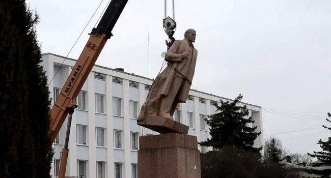 В Раде призвали просить прощения у коммунистического Китая за декоммунизацию в Украине