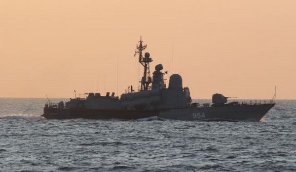Вершина наглости: в украинскую морскую зону вторгся российский военный катер