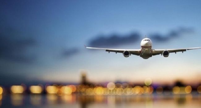 Из США в Украину летит самолет с эвакуированными украинцами Из США в Украину летит самолет с эвакуированными украинцами