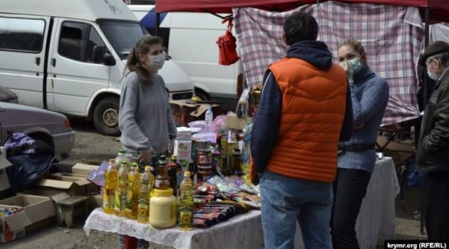 «Коронавирус? Нет, не слышали»: в Крыму устроили масштабные ярмарки, несмотря на карантин
