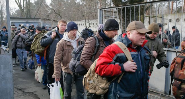 В Польше уже нарастает дефицит рабочих рук: поляки просят украинцев возвращаться, обещая хорошую работу В Польше уже нарастает дефицит рабочих рук: поляки просят украинцев возвращаться, обещая хорошую работу