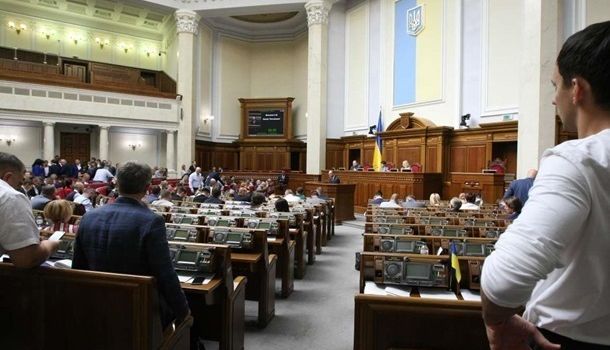 Депутаты Верховной Рады отменили на период карантина все пленарные заседания