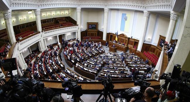 В Раде всего одна фракция не поддержала выделение денег из госбюджета на питание украинских военных В Раде всего одна фракция не поддержала выделение денег из госбюджета на питание украинских военных