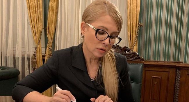 Тимошенко заявила, что не хочет подставлять плечо «дефолту» и «распродаже страны»
