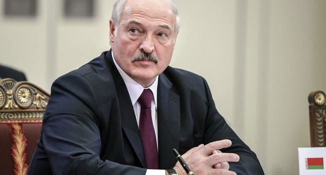 «Спорт и вирус несовместимы»: Все президенты от вируса прячутся, а Лукашенко в хоккей играет